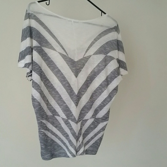 Patterned top - Picture 2 of 2